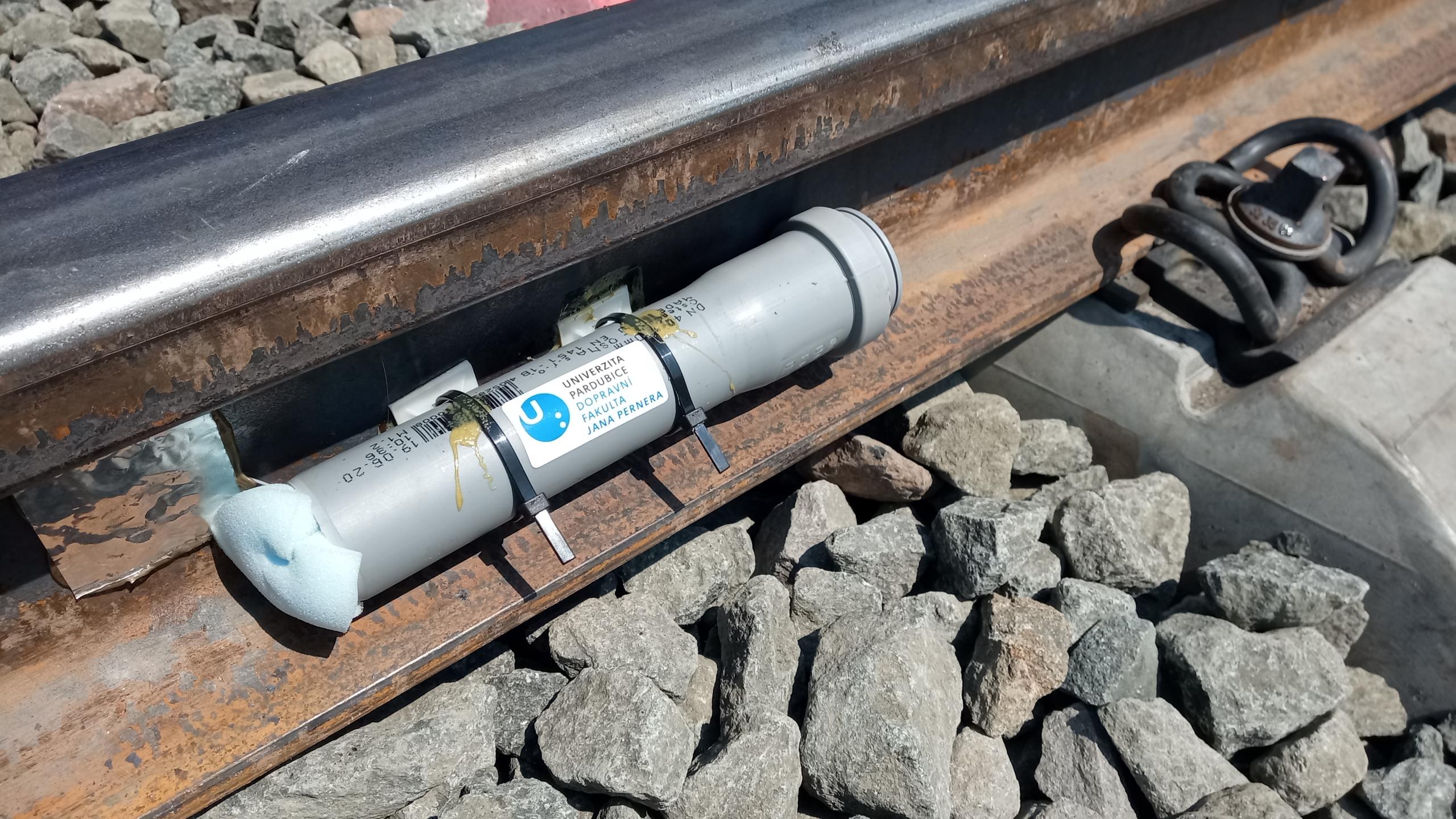 Functioning sample – Measuring set for diagnostics of time-based development of stress states in continuous welded rail.