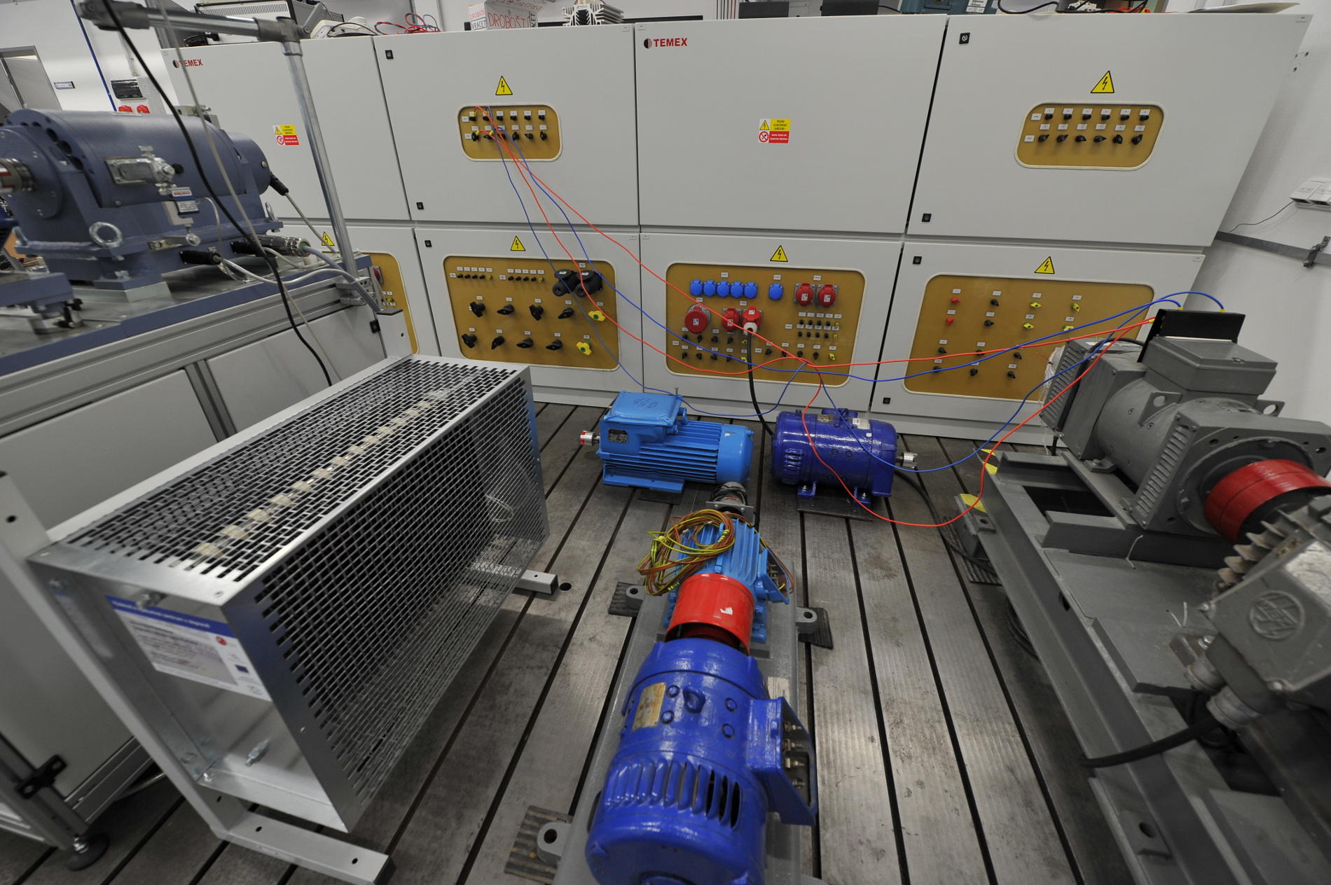 Measurements on electric motors in the DP-E lab