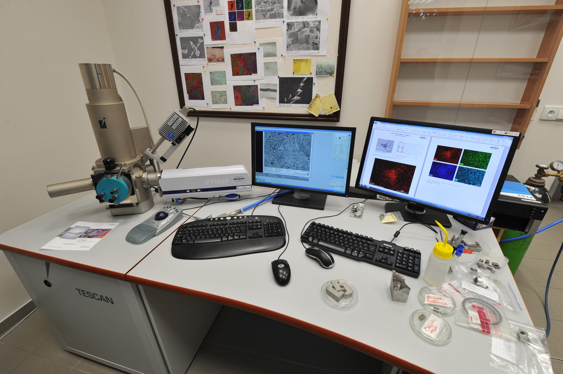 Electron microscope in the MM lab